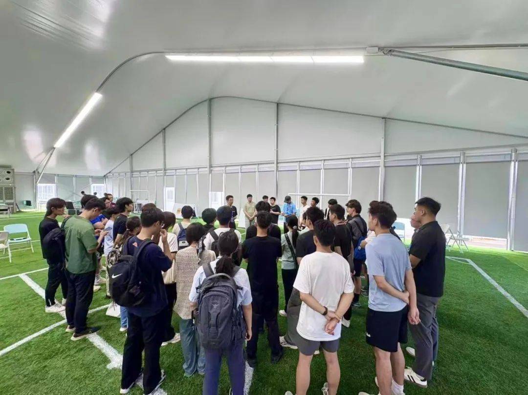 精准执裁｜足球裁判员入驻2025人形机器人运动会足球实训基地