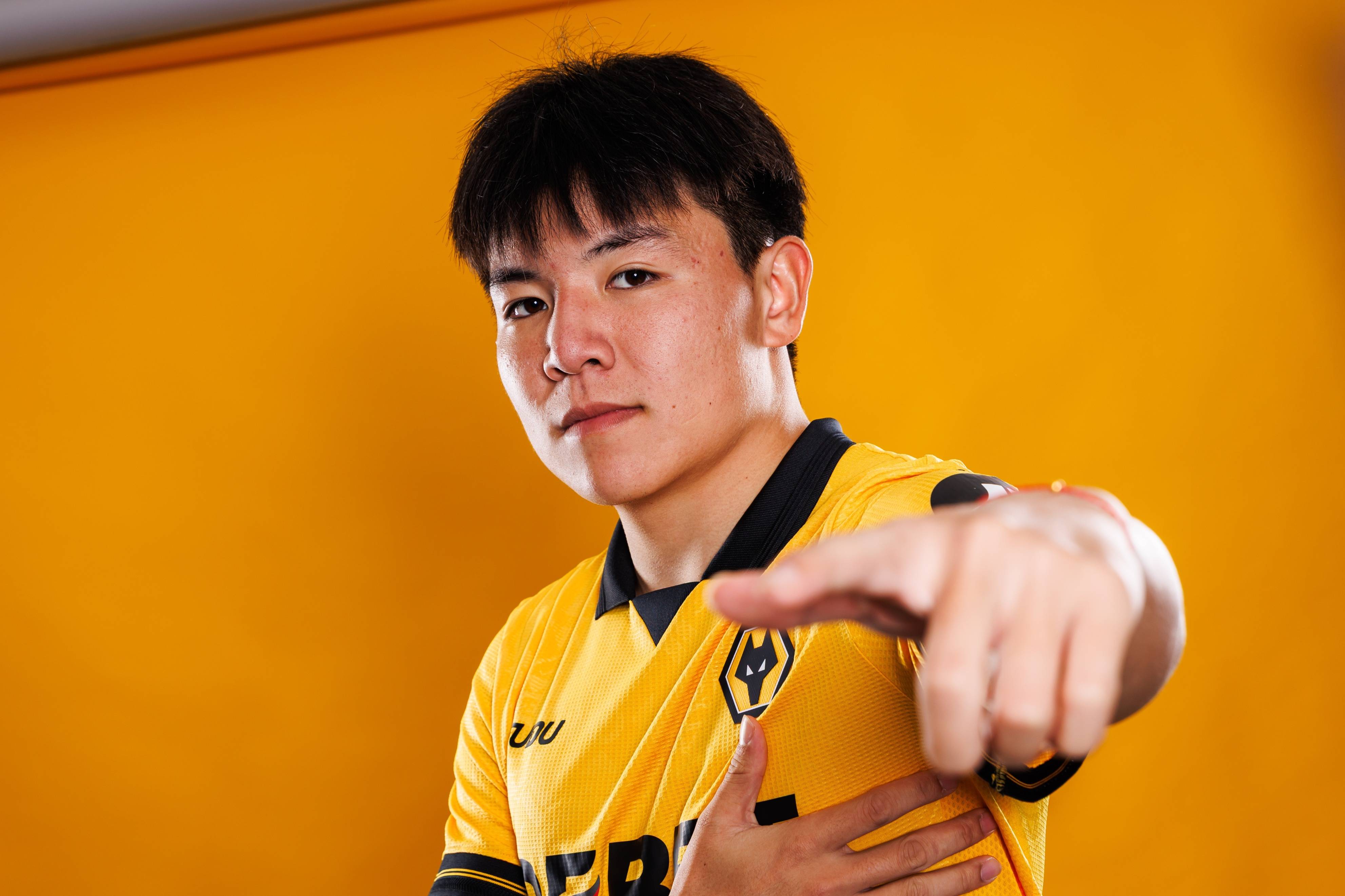 3-4！徐彬狼队首秀无缘开门红，11次抢断惊艳全场，逼抢造首球难救主